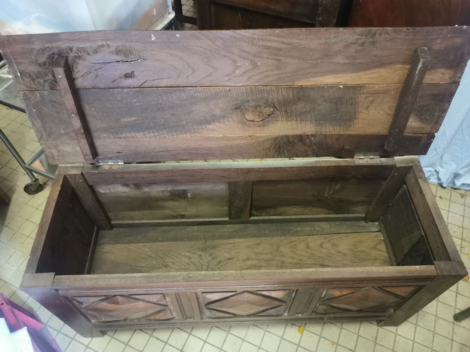 Breton wooden chest diamond