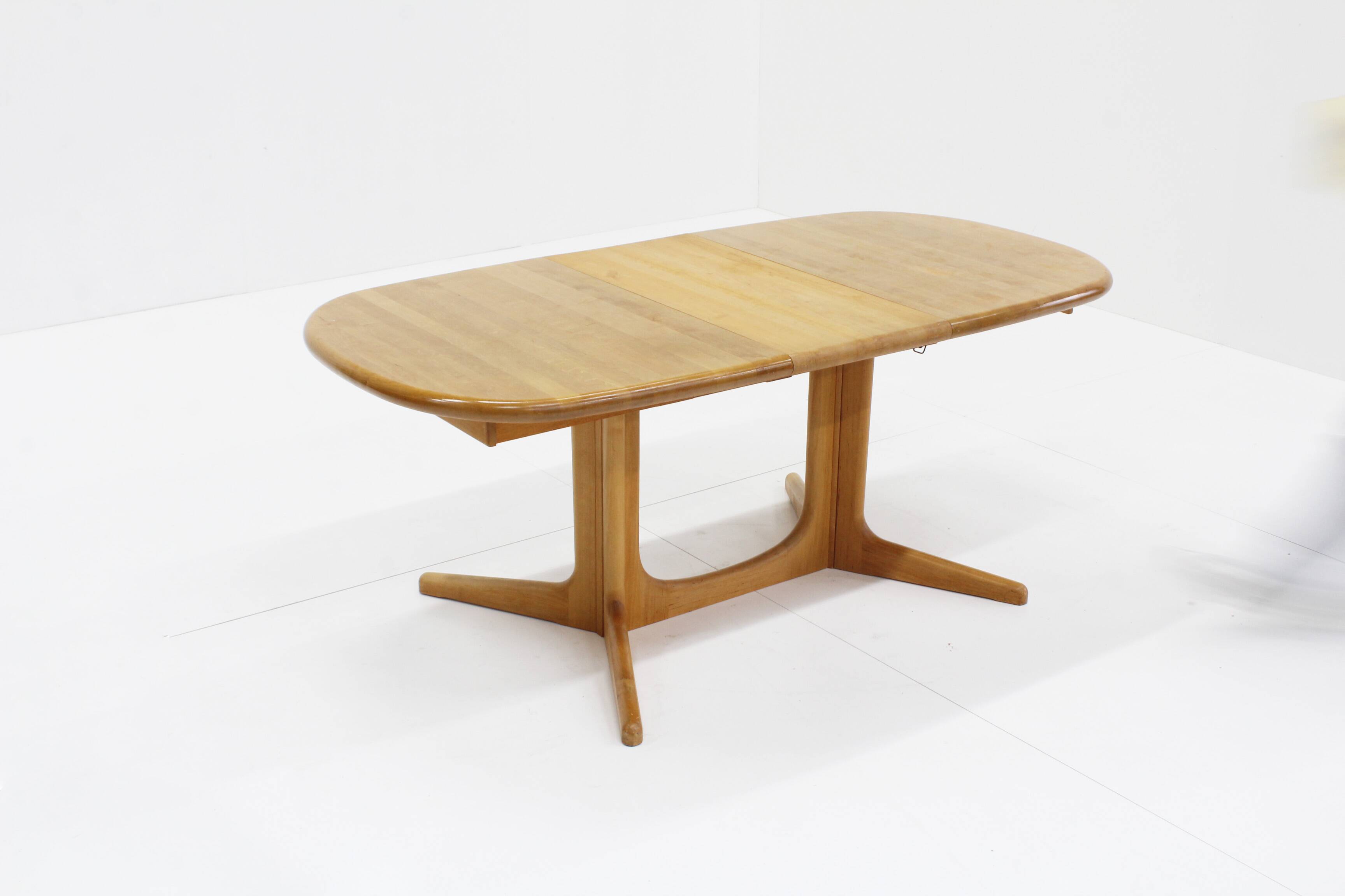 Table à manger ovale extensible vintage danoise en bois massif