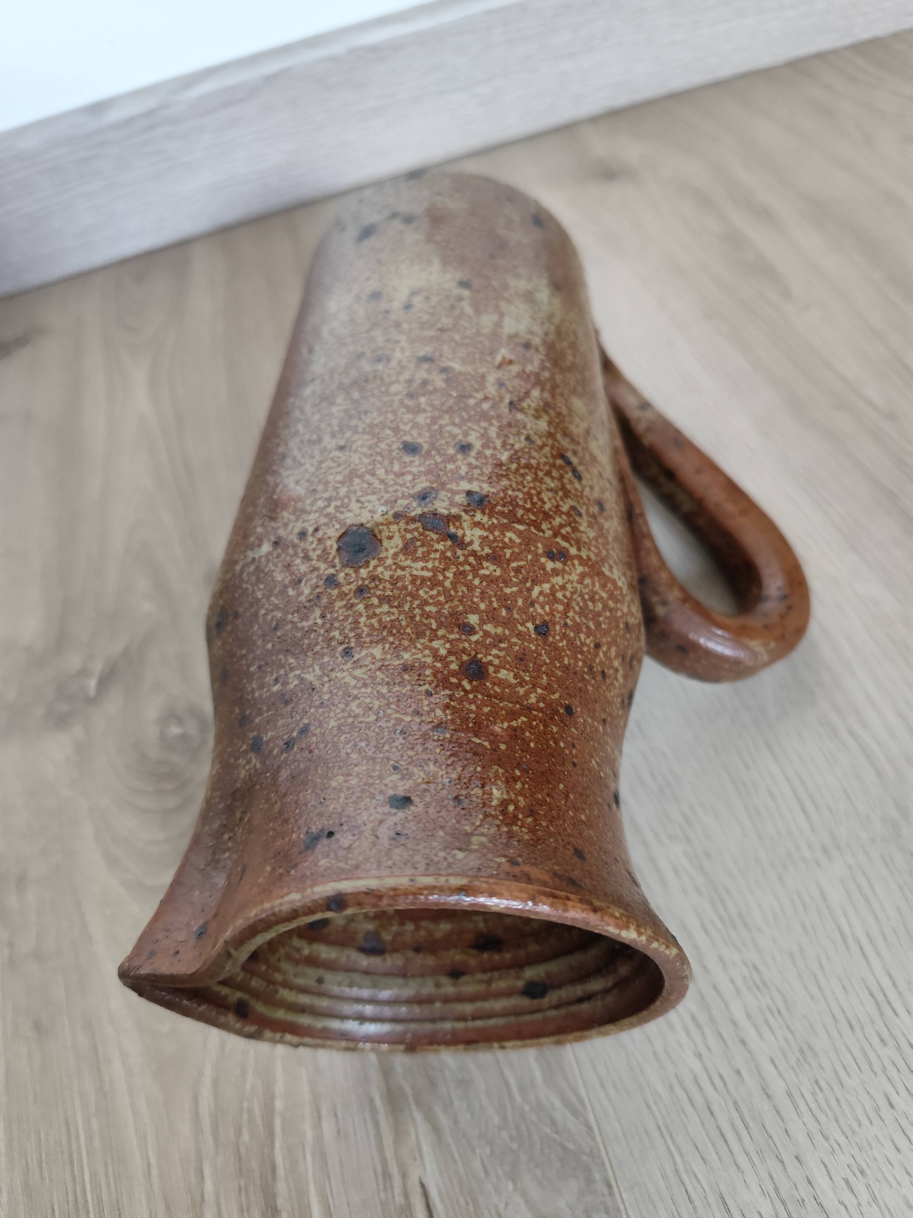 Pichet en grès pyrité vintage années 50