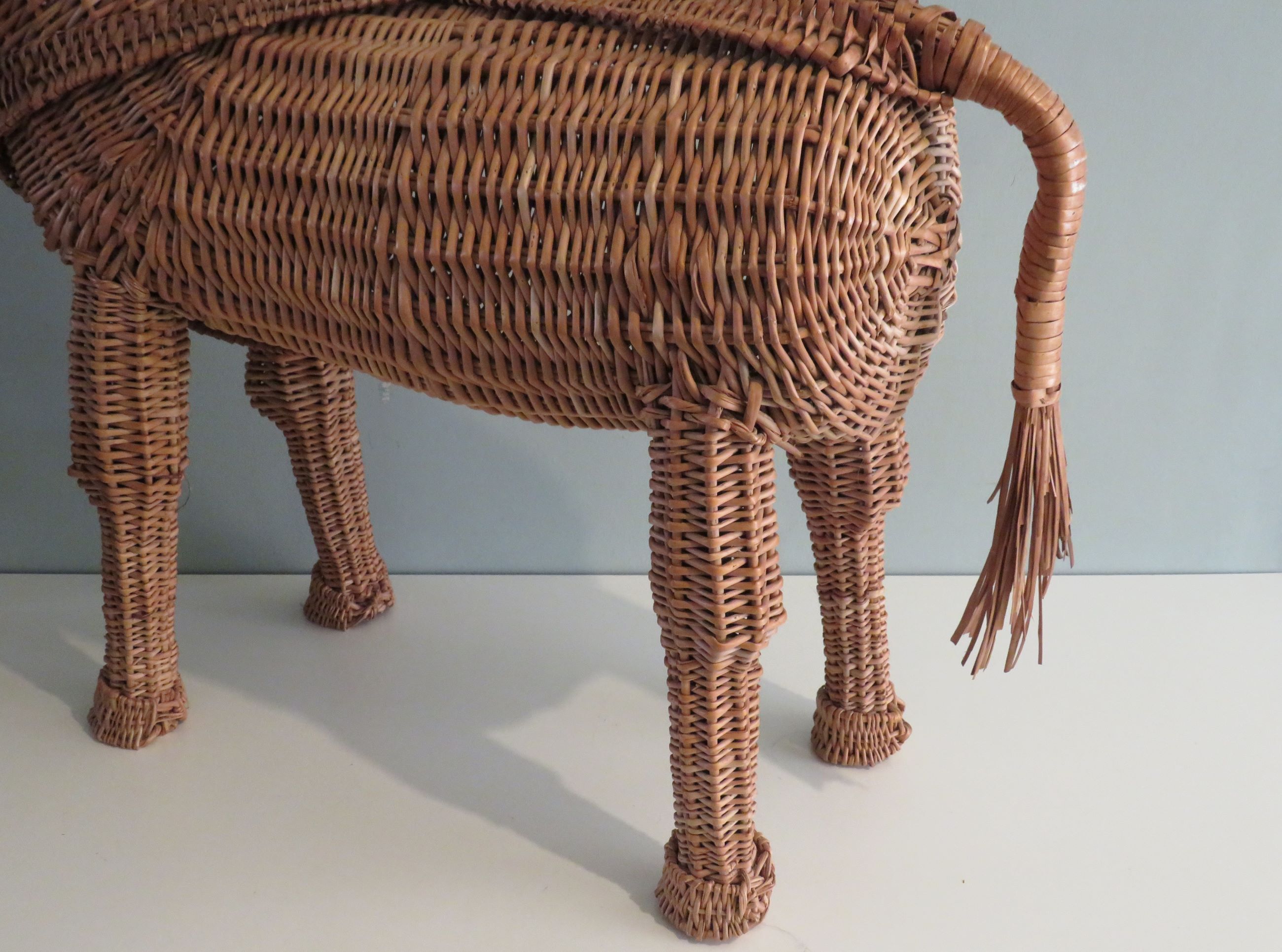 Large vintage reed easel