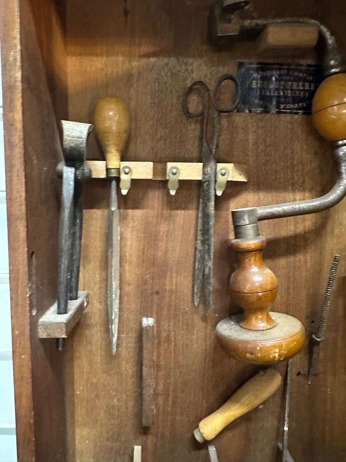 Petite armoire d’outillage