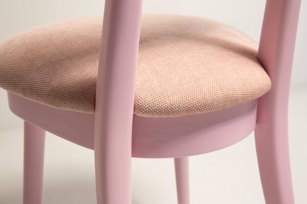 Chaise cœur mid-century, tissu chenille rose clair, bois peint rose, Europe, années 1960