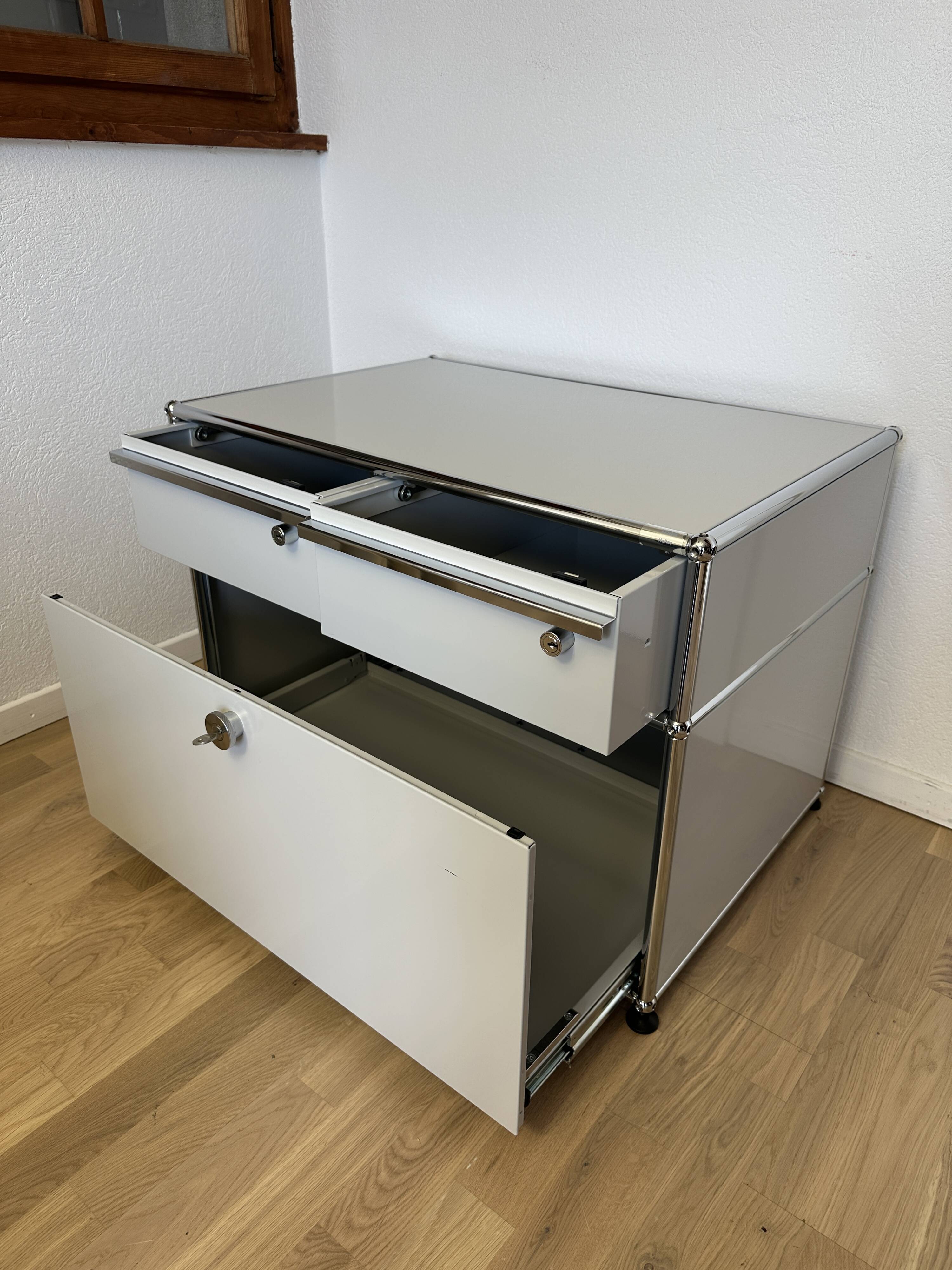 USM Haller Commode in Light Grey