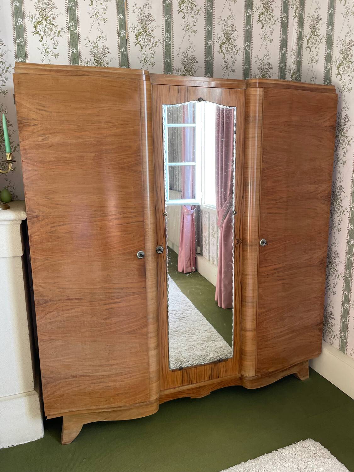 Très belle armoire de chambre en bois 1950