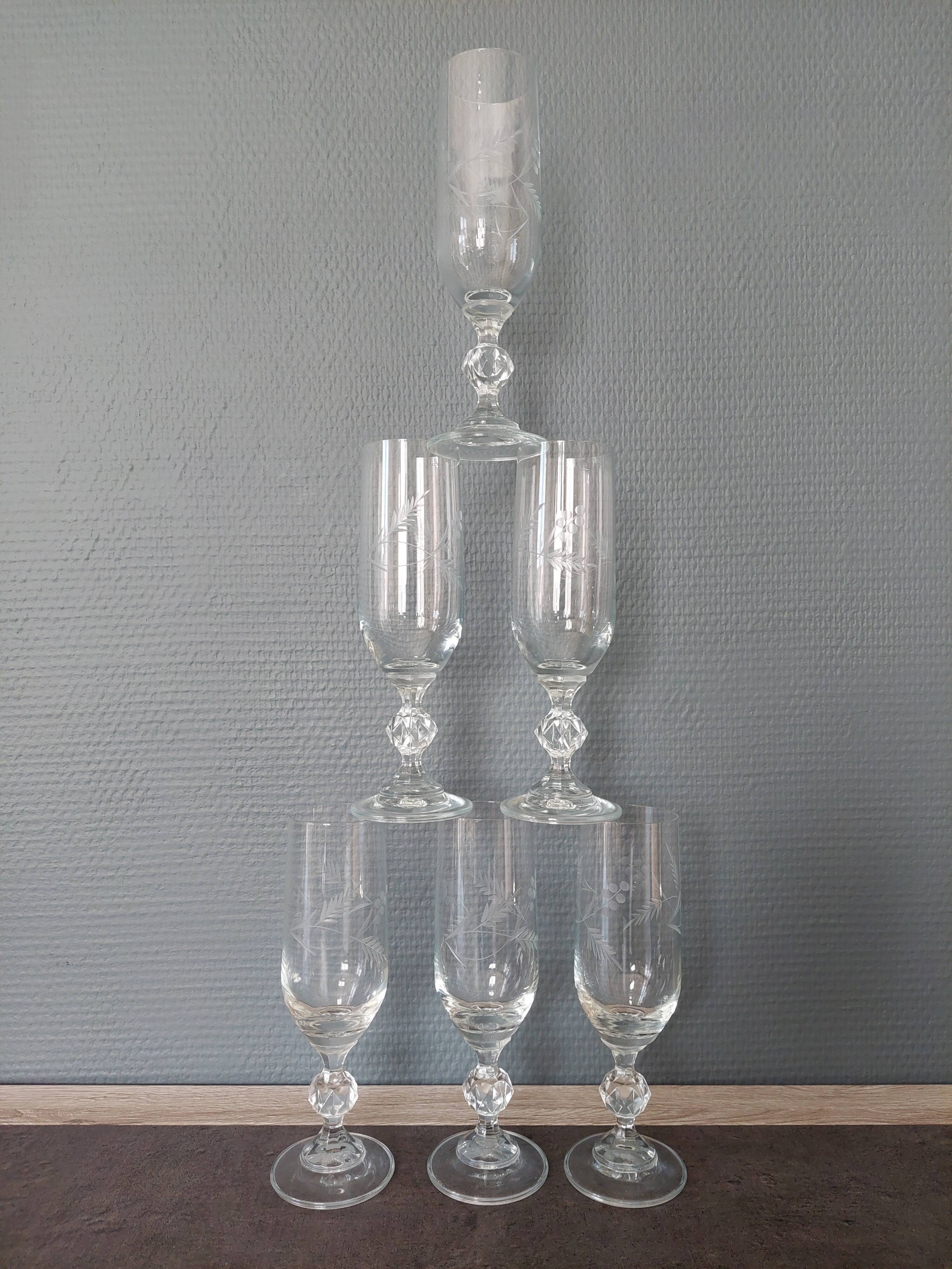 Set of 6 champagne flutes in chiseled glass