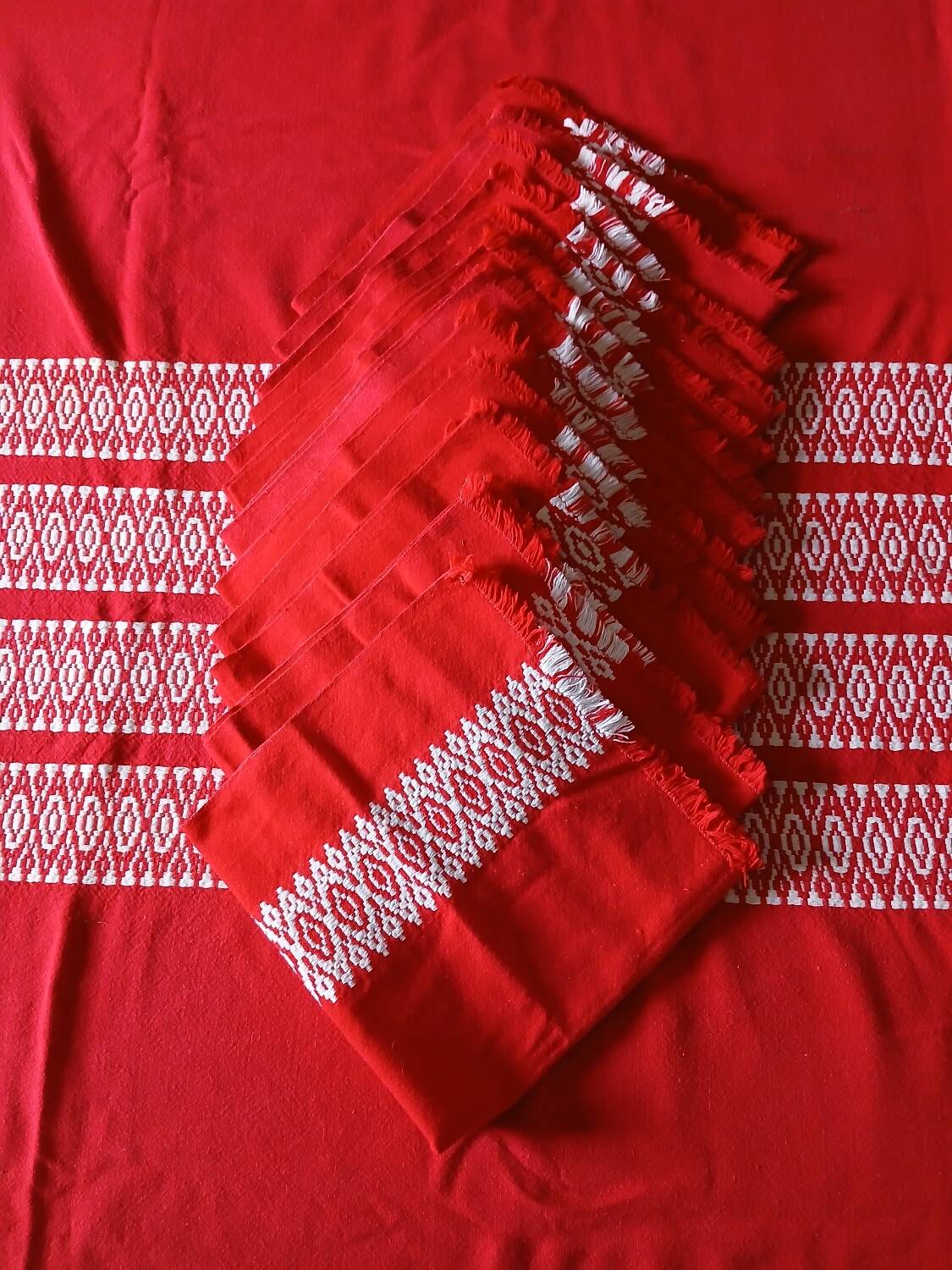 Tablecloth + 12 old napkins