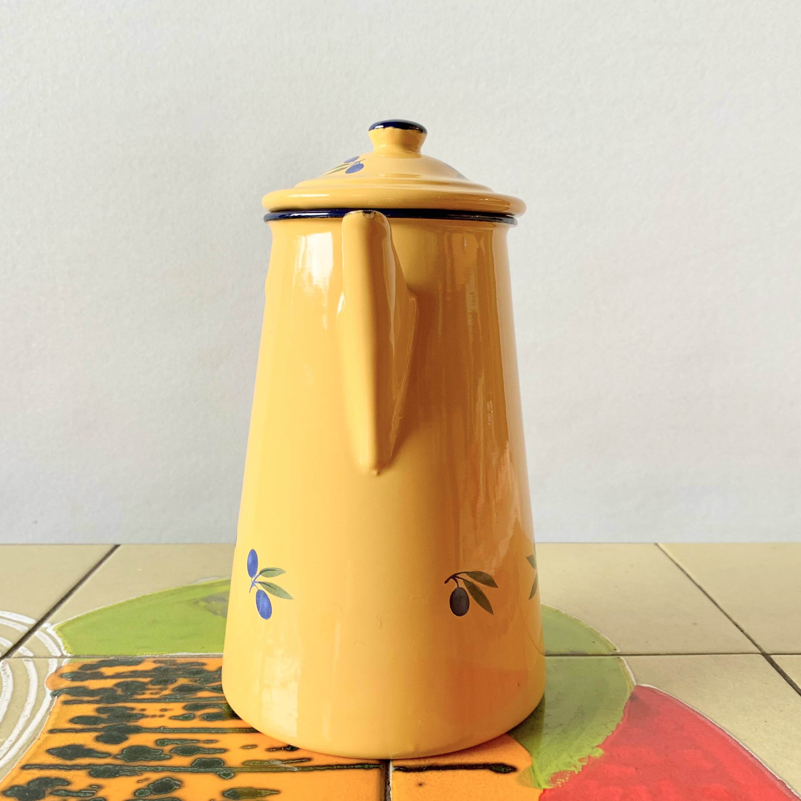 Old coffee maker in yellow enameled sheet metal - olive decor