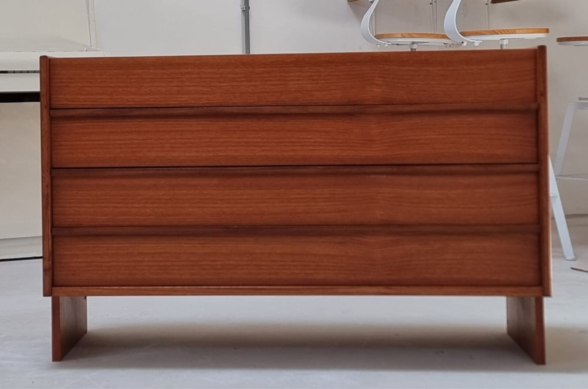 Mid-century chest of drawers