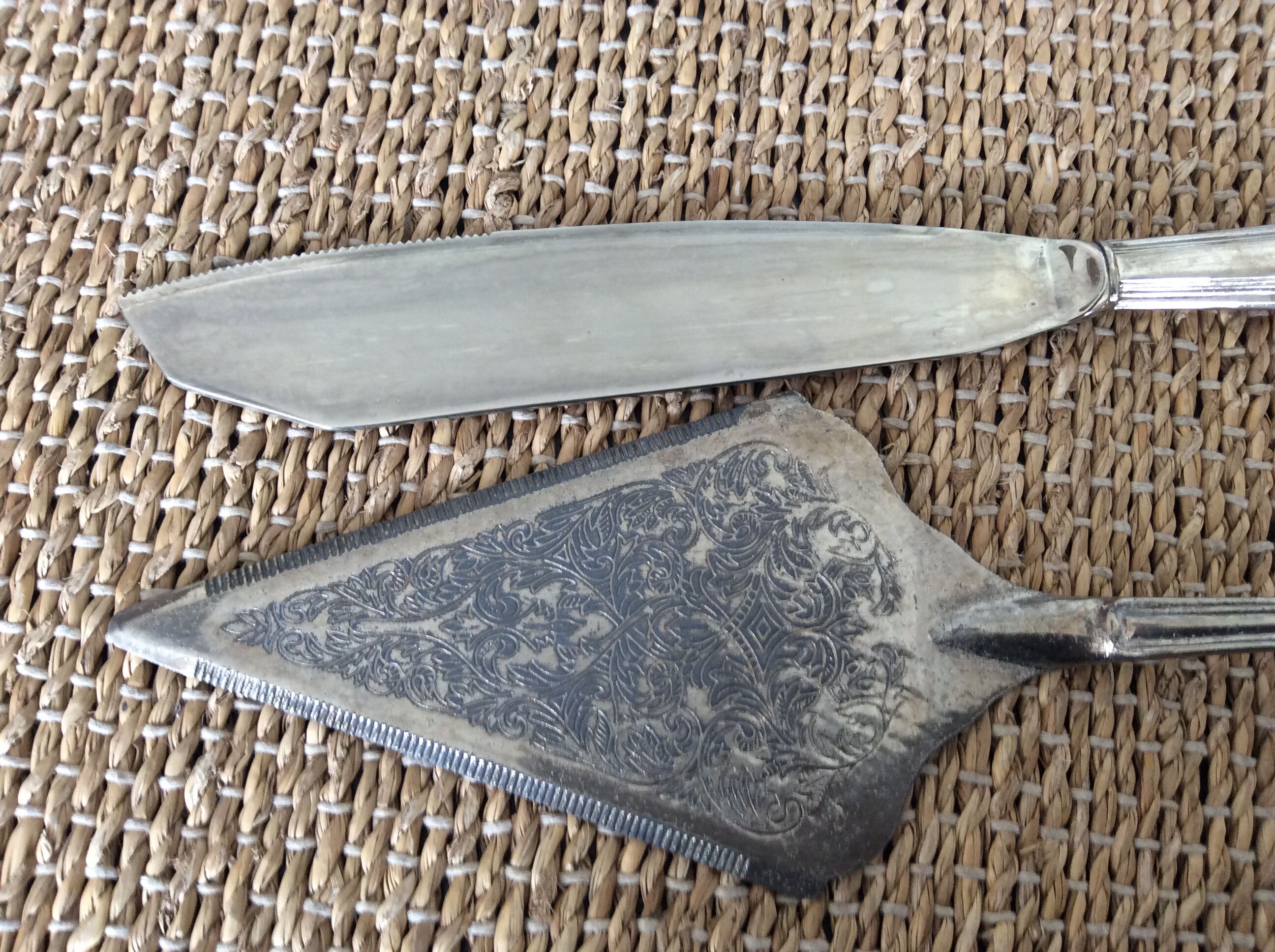 Shovel and cake knife