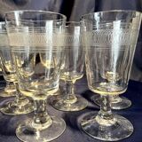 Set of 10 red wine glasses with engraved rotating decoration
