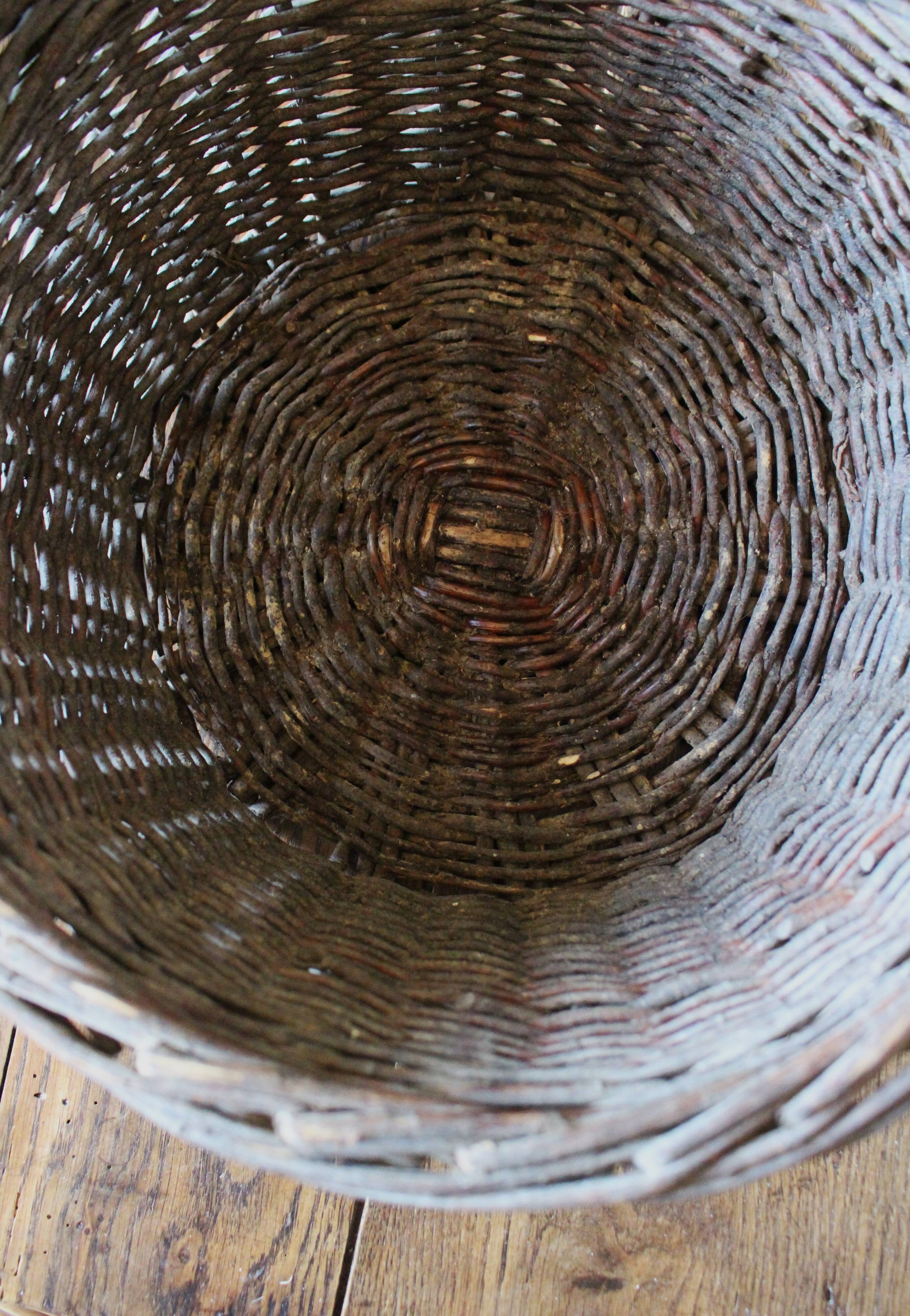 Round wicker basket with a patina