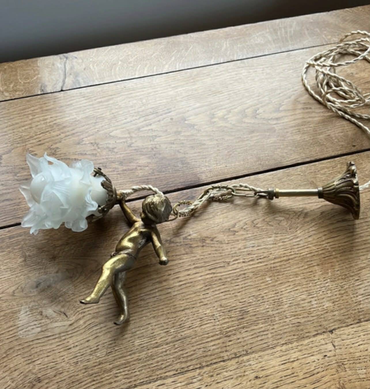 Suspension angelot in gilded bronze regulation – opaline tulip – restored