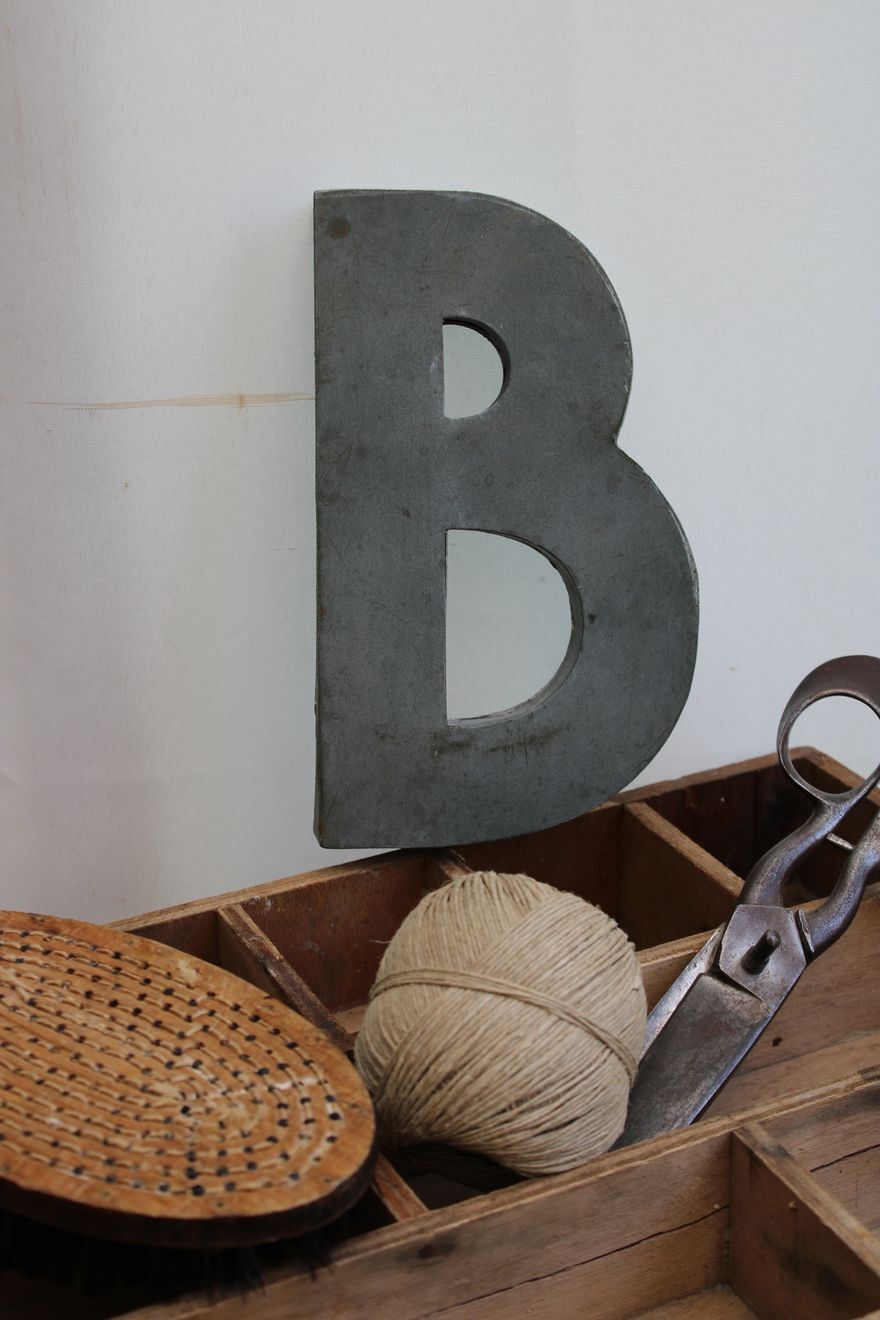 Panel letter in zinc