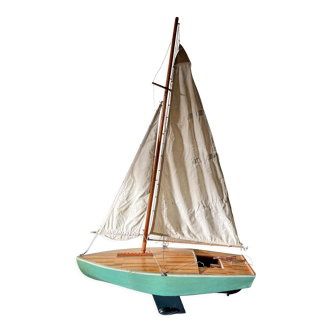 Voilier de bassin navigable en bois. origine angleterre