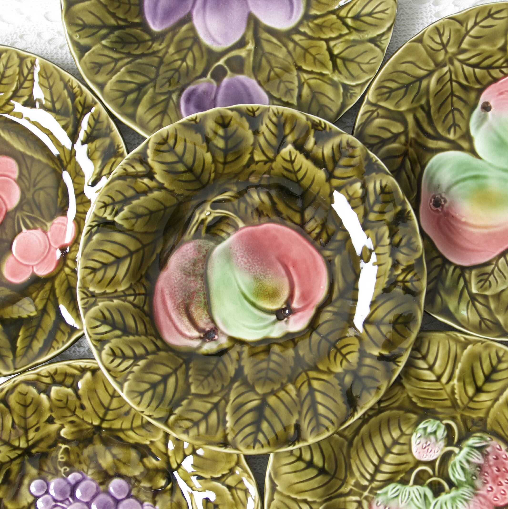 6 Sarreguemines slip plates, green model