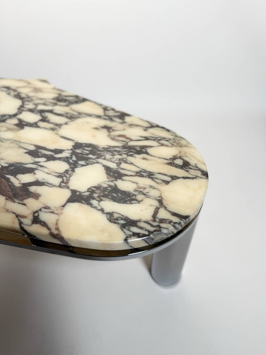 Table basse vintage chrome et marbre