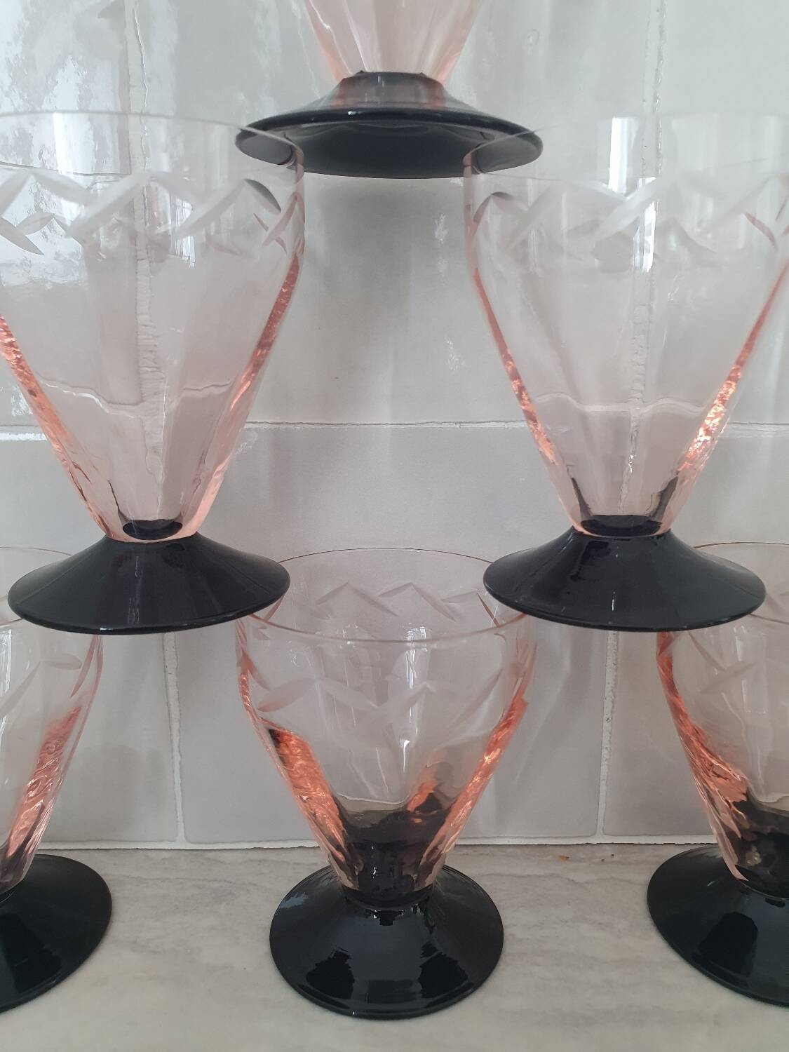 Verre Art déco gravé rose et noir