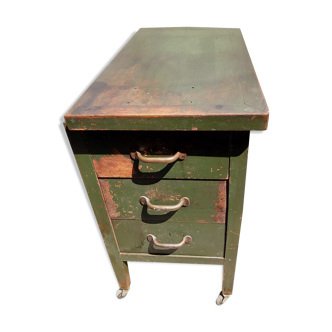 Vintage establishment