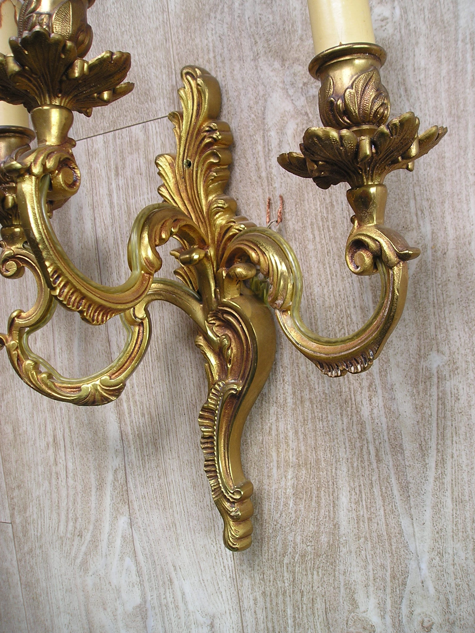 Louis XV-style gilded bronze wall light