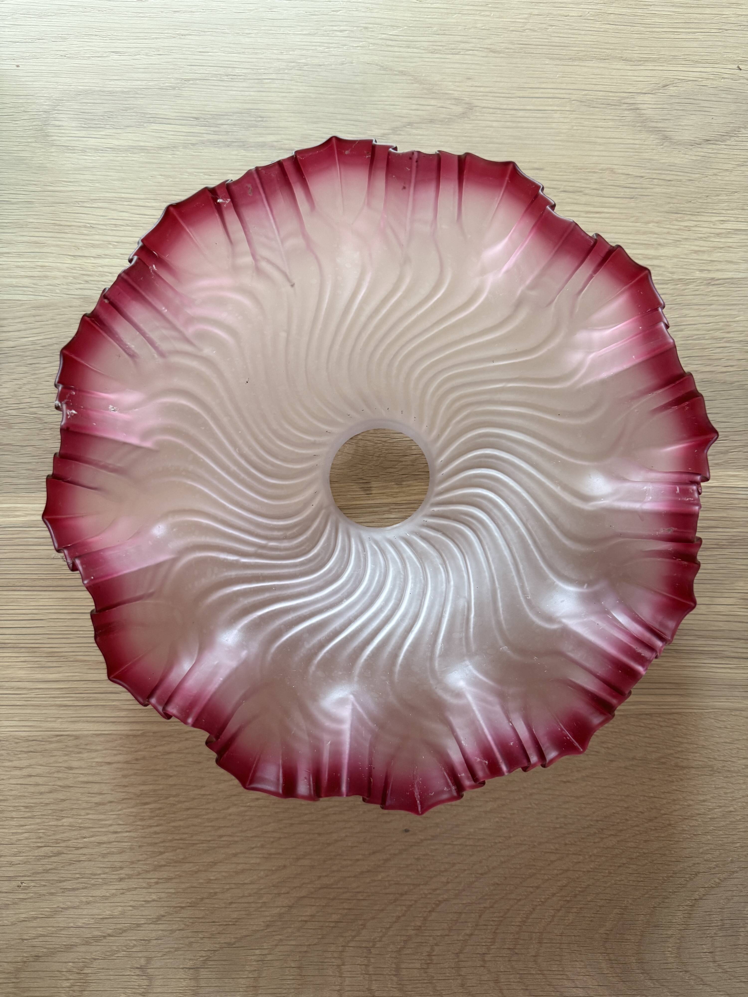 Abat-jour en opaline violette