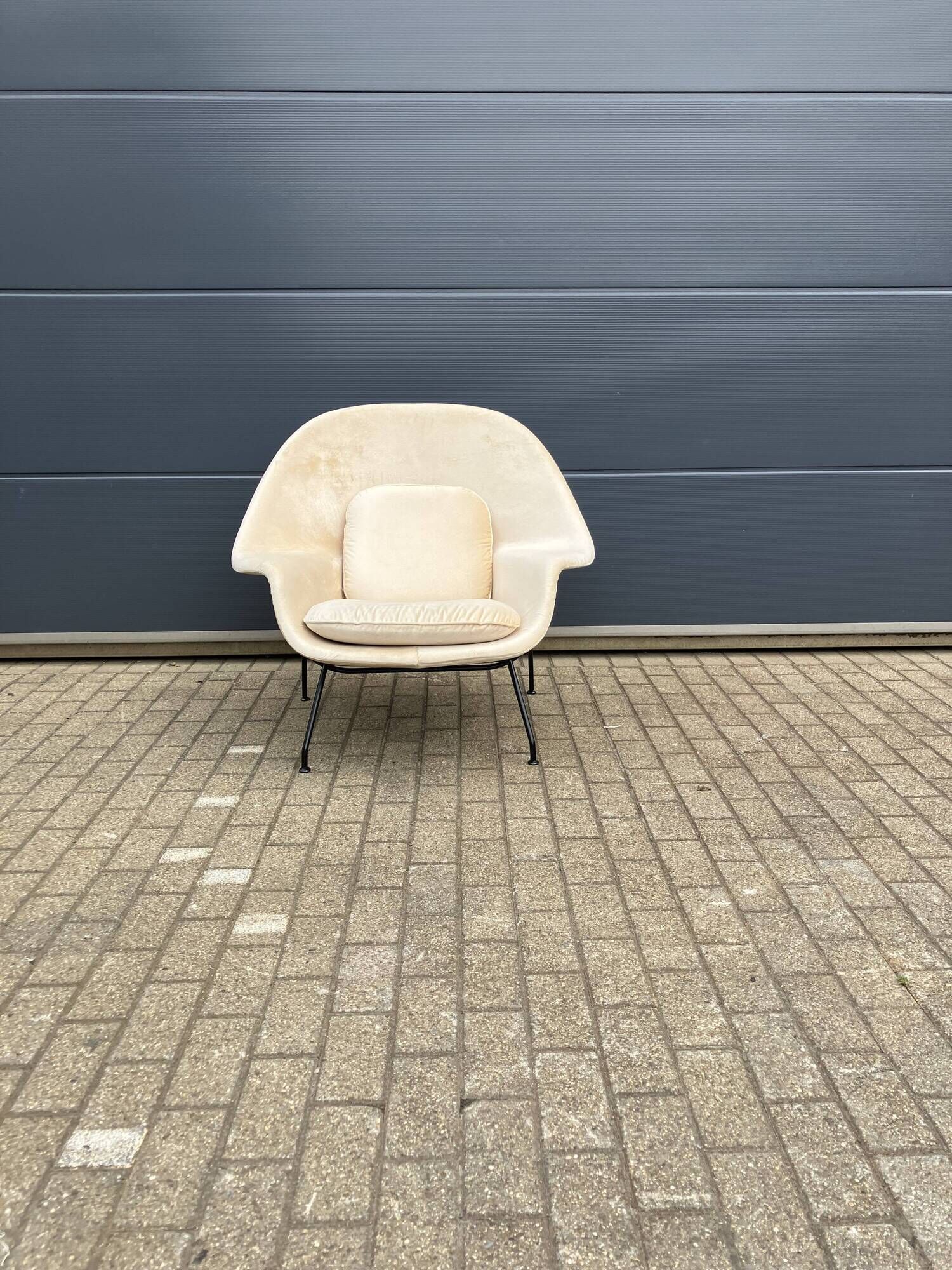 Knoll Womb chair + ottoman Eero Saarinen Beige Sand color, perfect condition!