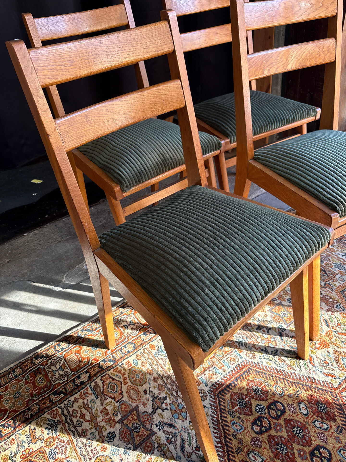 Set of 4 vintage chairs in wood and corduroy – 1950s/60s