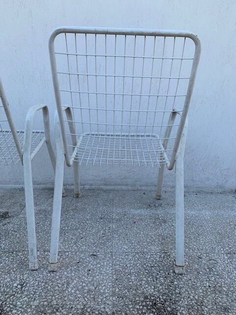 Lot of two metal chairs