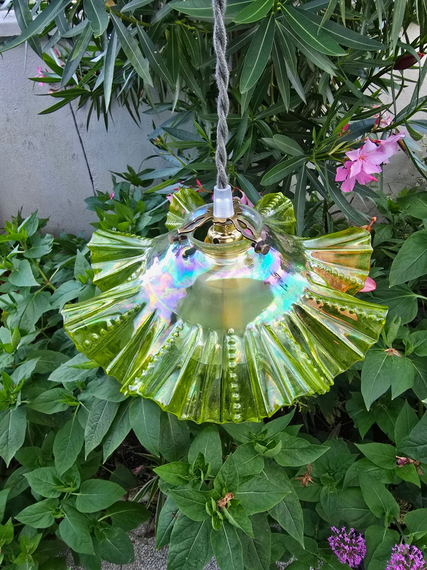 Double tulip light suspension - Transparent fluted glass at the edges.
