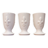 Trois tasses anciennes décor fleurs de lys