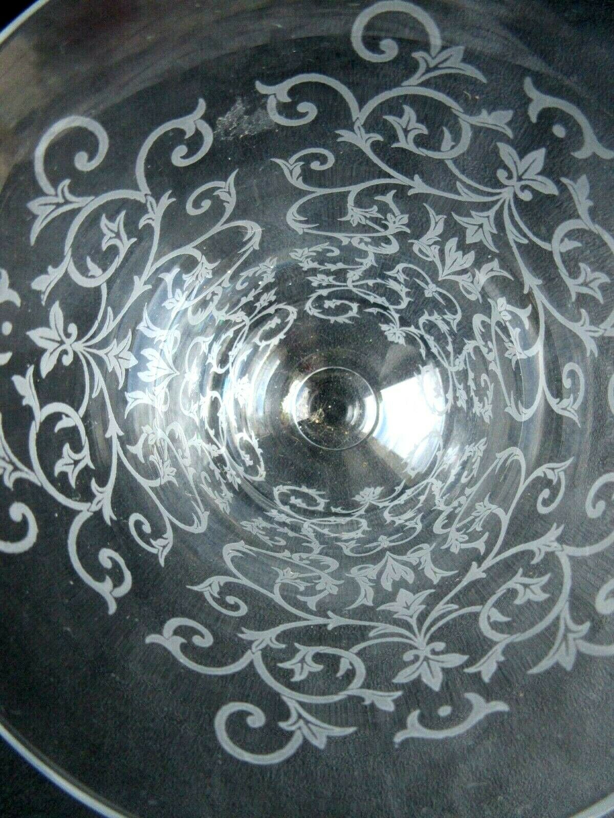 Art-Deco vase in Baccarat crystal, Michelangélo model, engraved with arabesques and signed