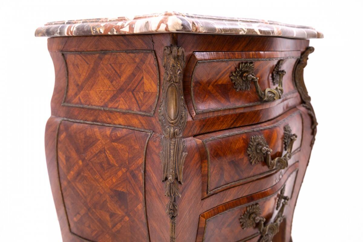 Paire de tables de chevet/commodes, France, vers 1920.