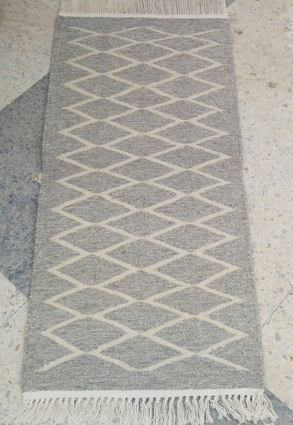 Tapis margoum gris et beige berbère