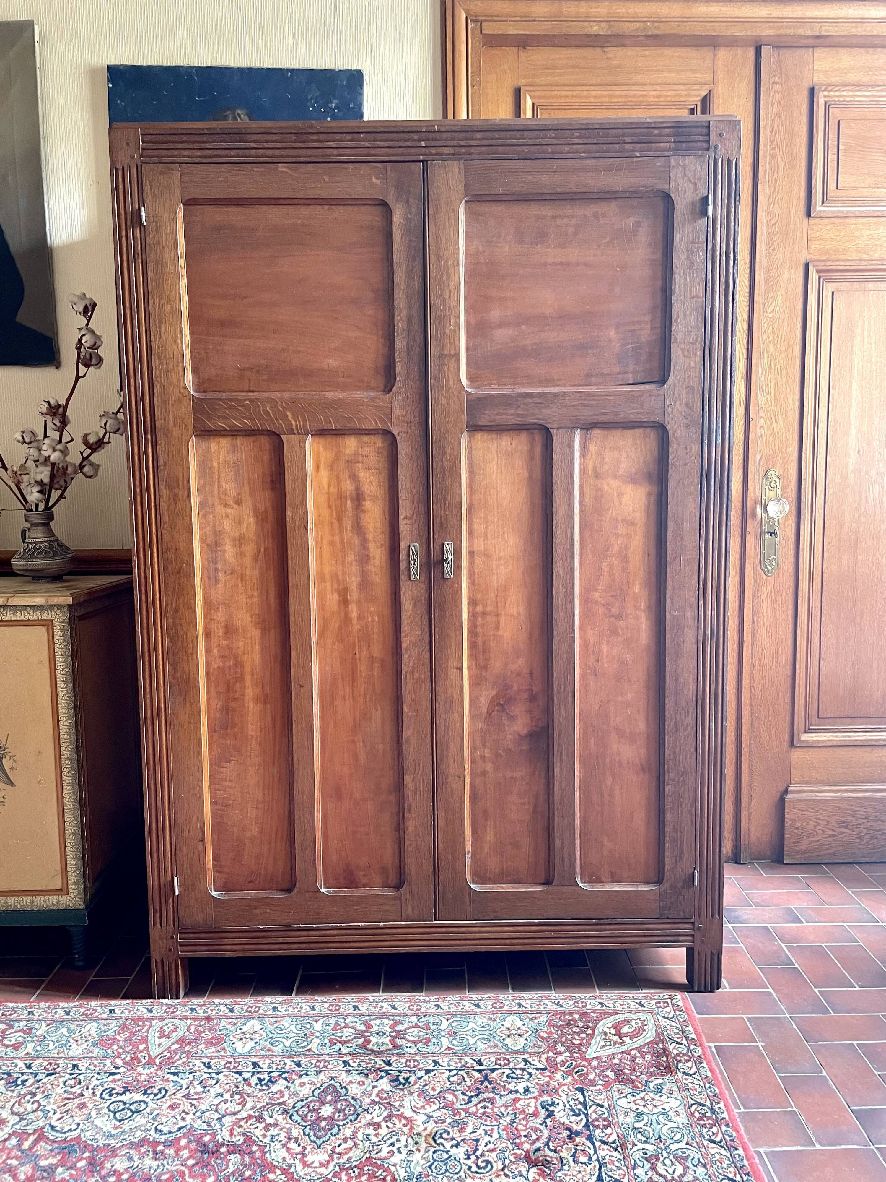 Armoire parisienne