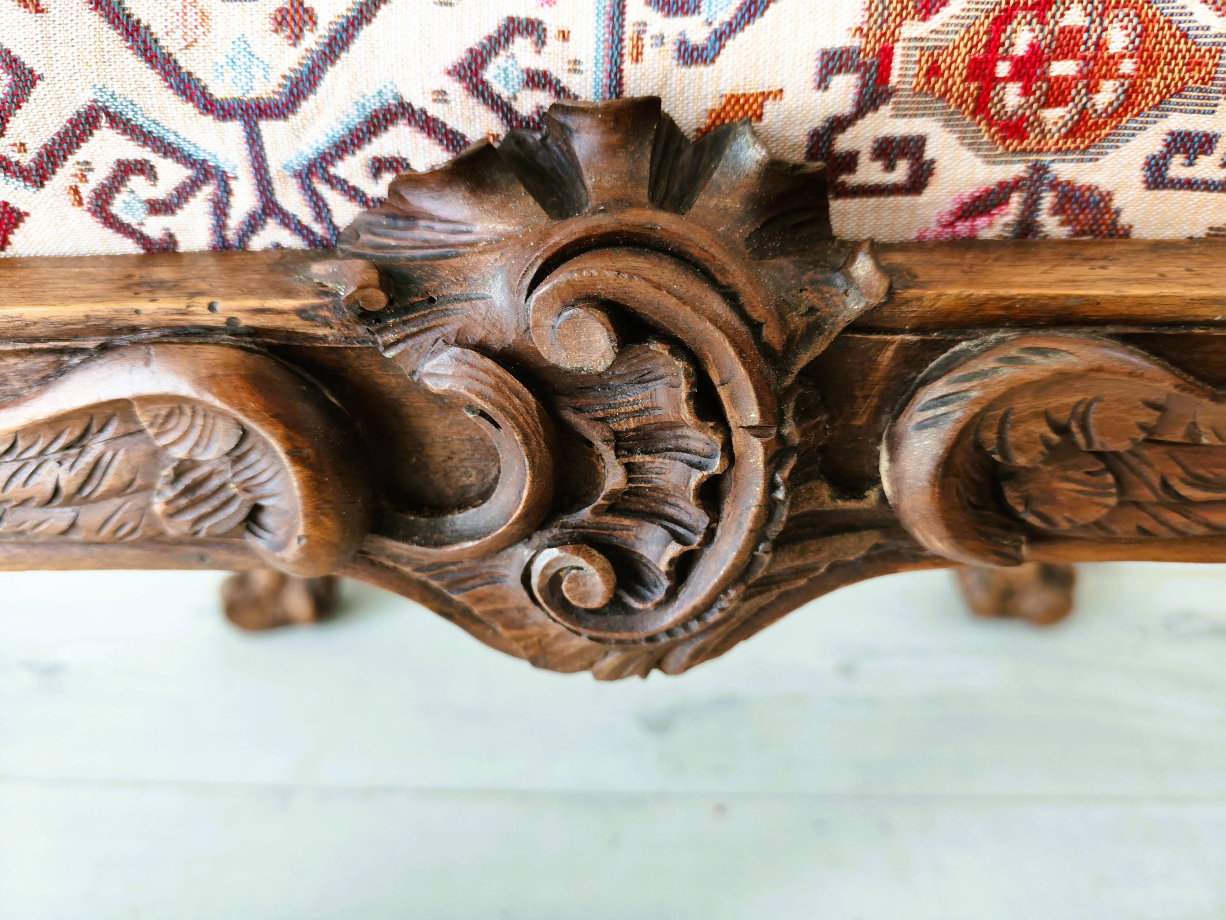 Neo-Renaissance banquette style with lion heads