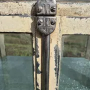Ancienne vitrine de chirurgien