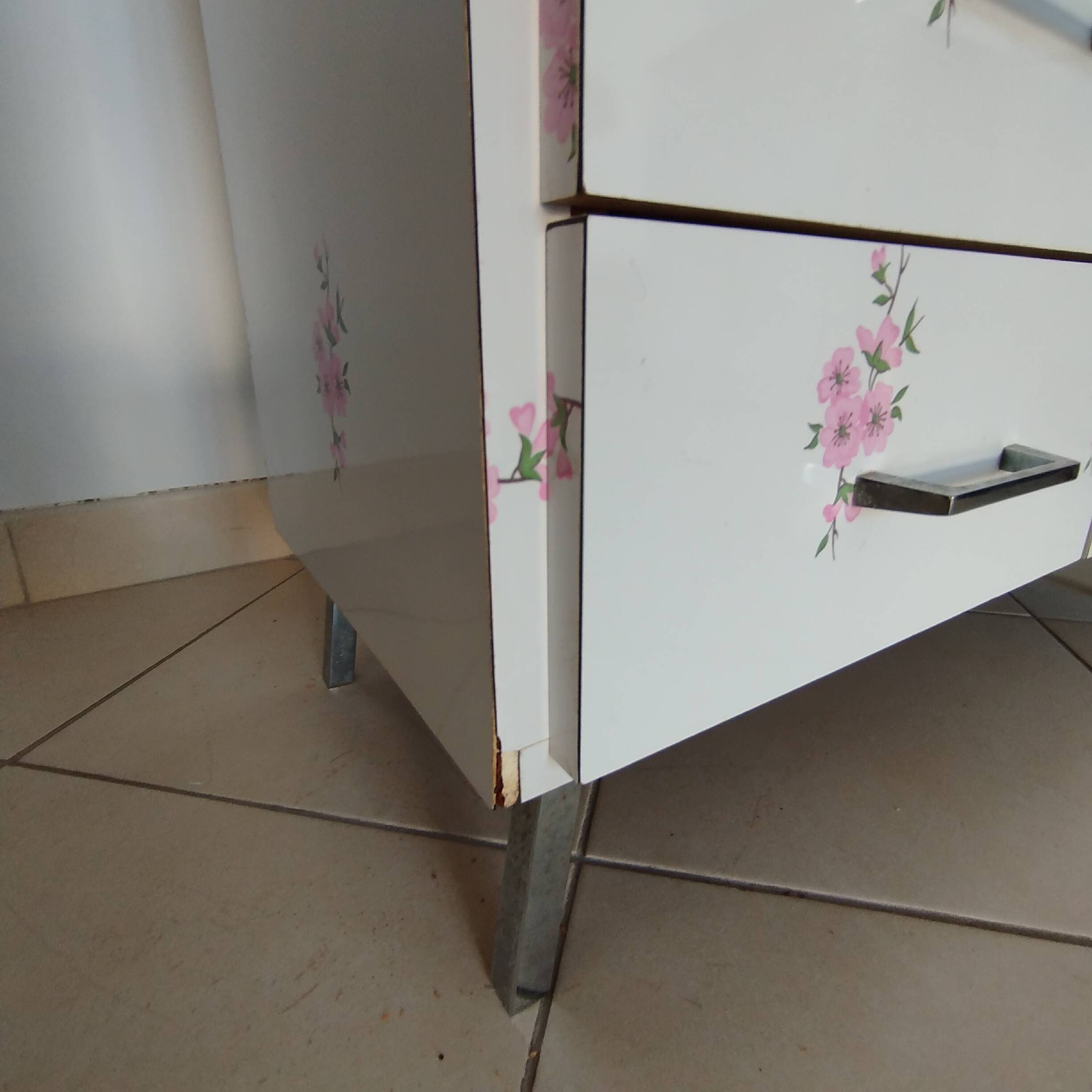 Dressing table / bathroom furniture floral decor 70s