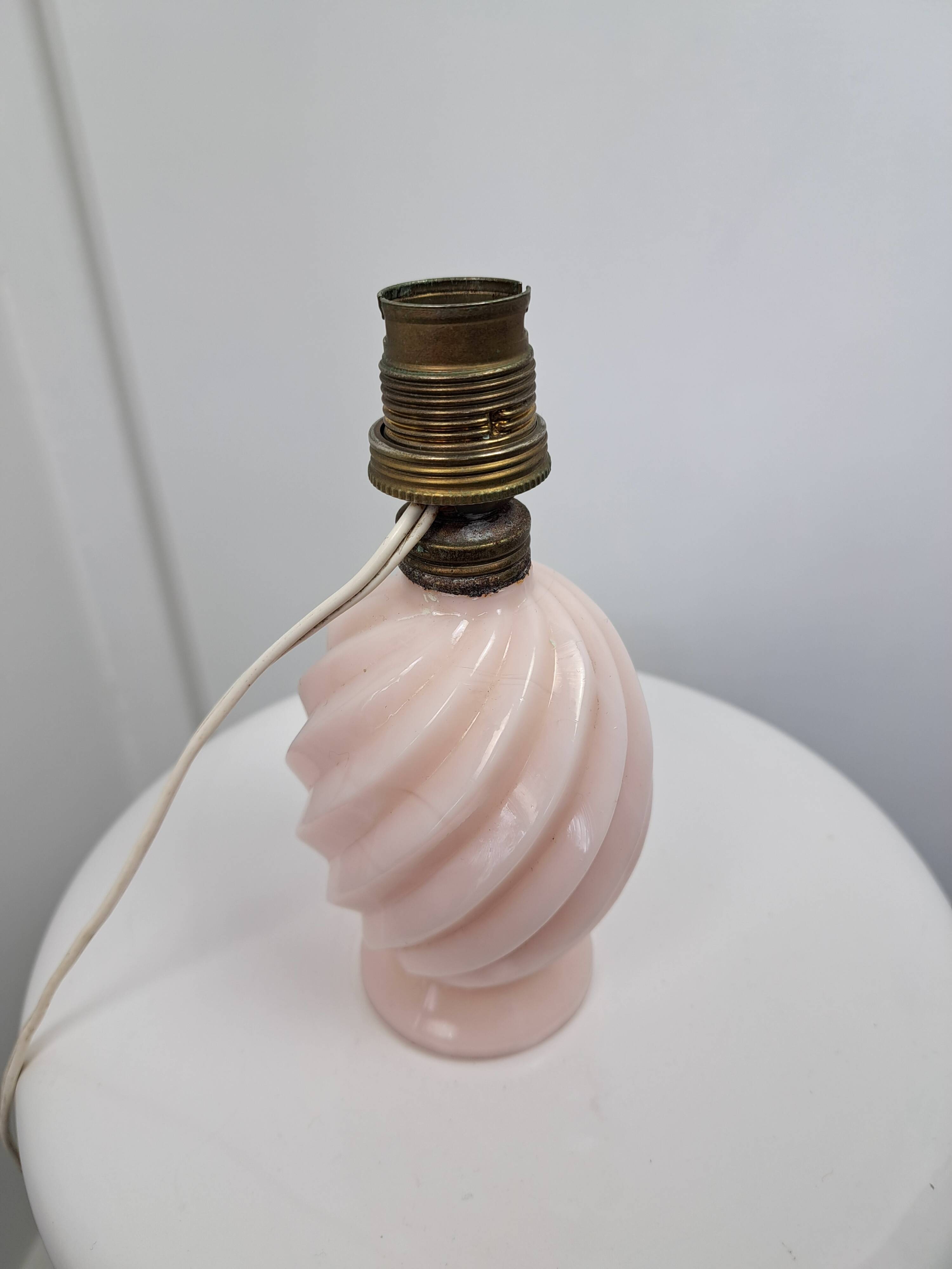 Chatard 70s swirl resin lamp base