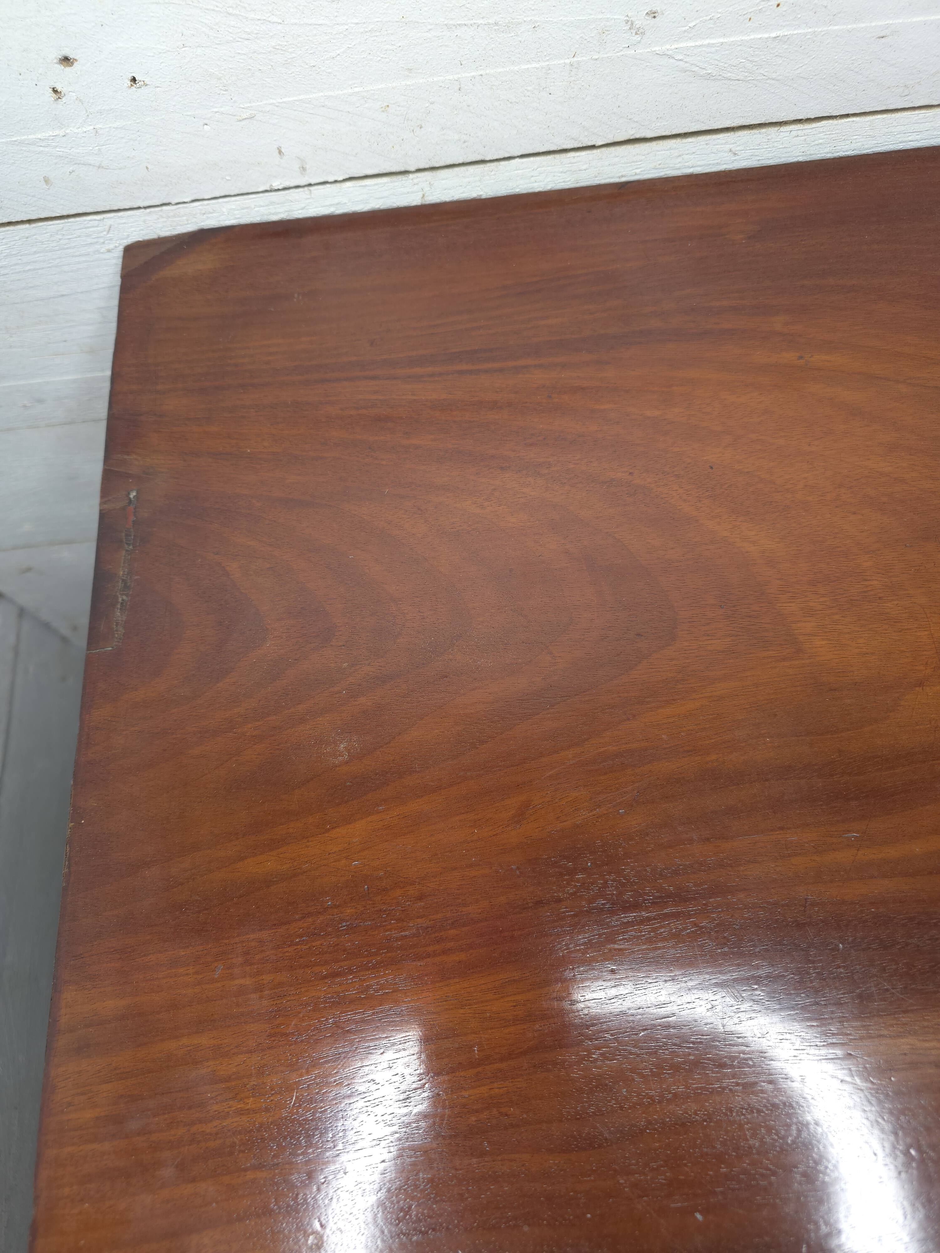 English style mahogany chest of drawers with 3 drawers