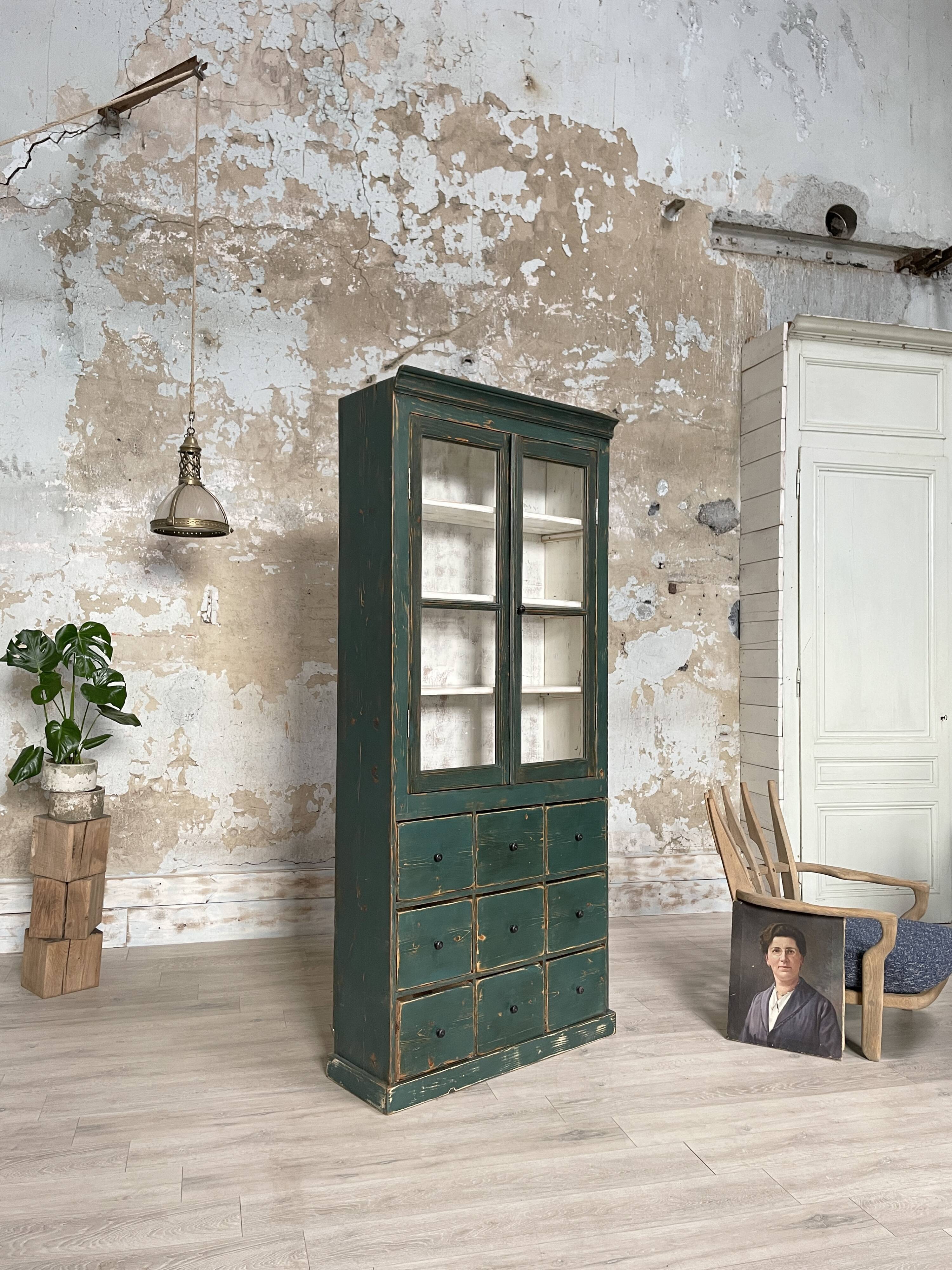 Furniture of trade showcase, around 1900.