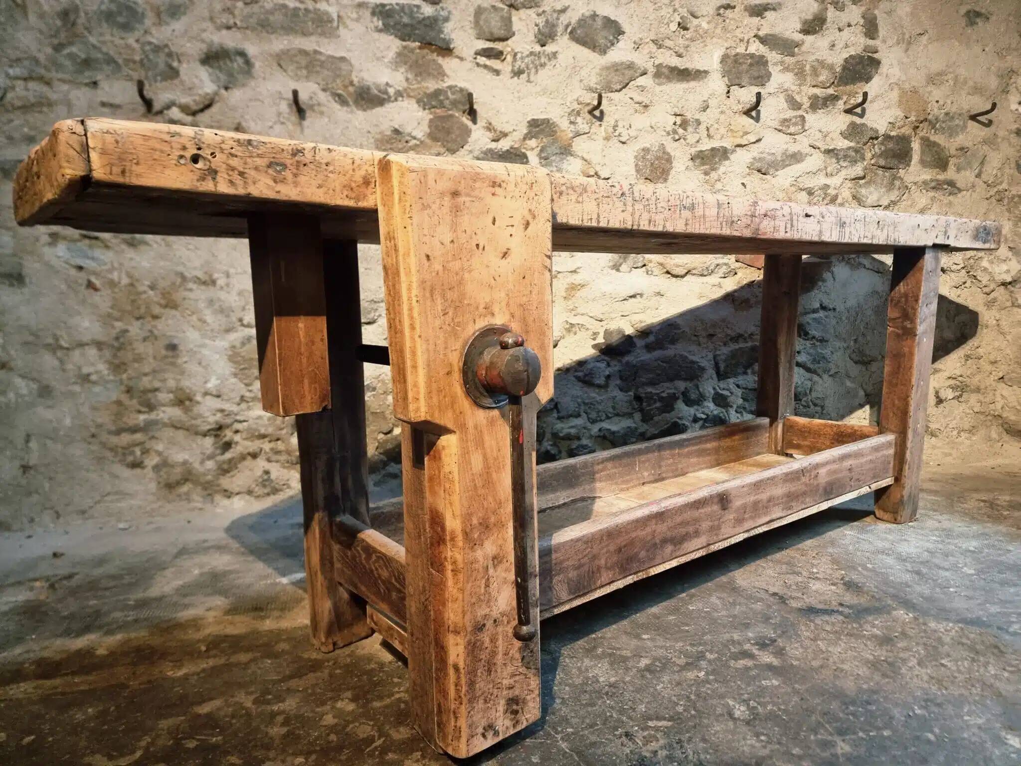 Antique French carpenter's workbench in oak and beech, circa 1900