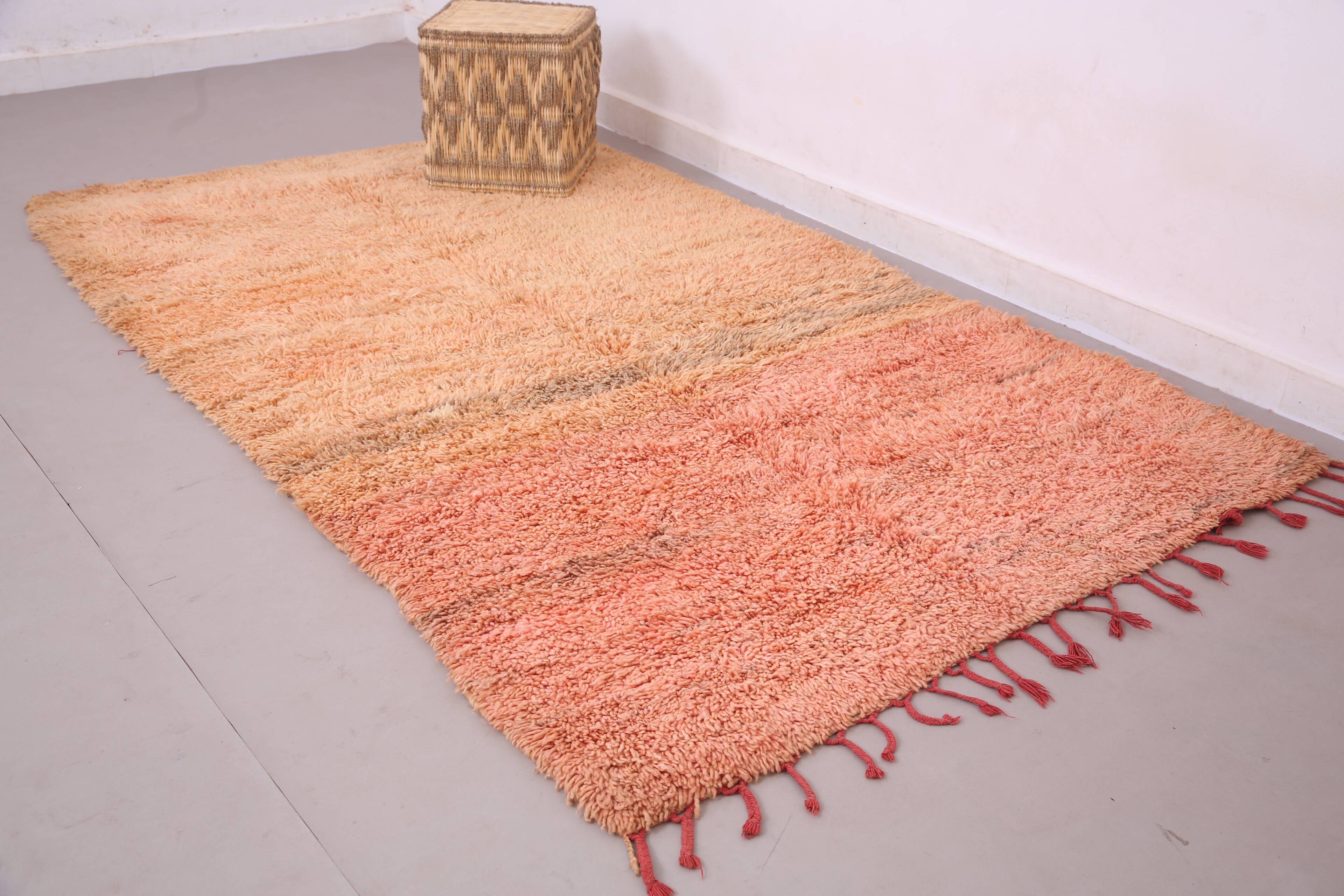 Tapis marocain vintage fait main en laine pêche