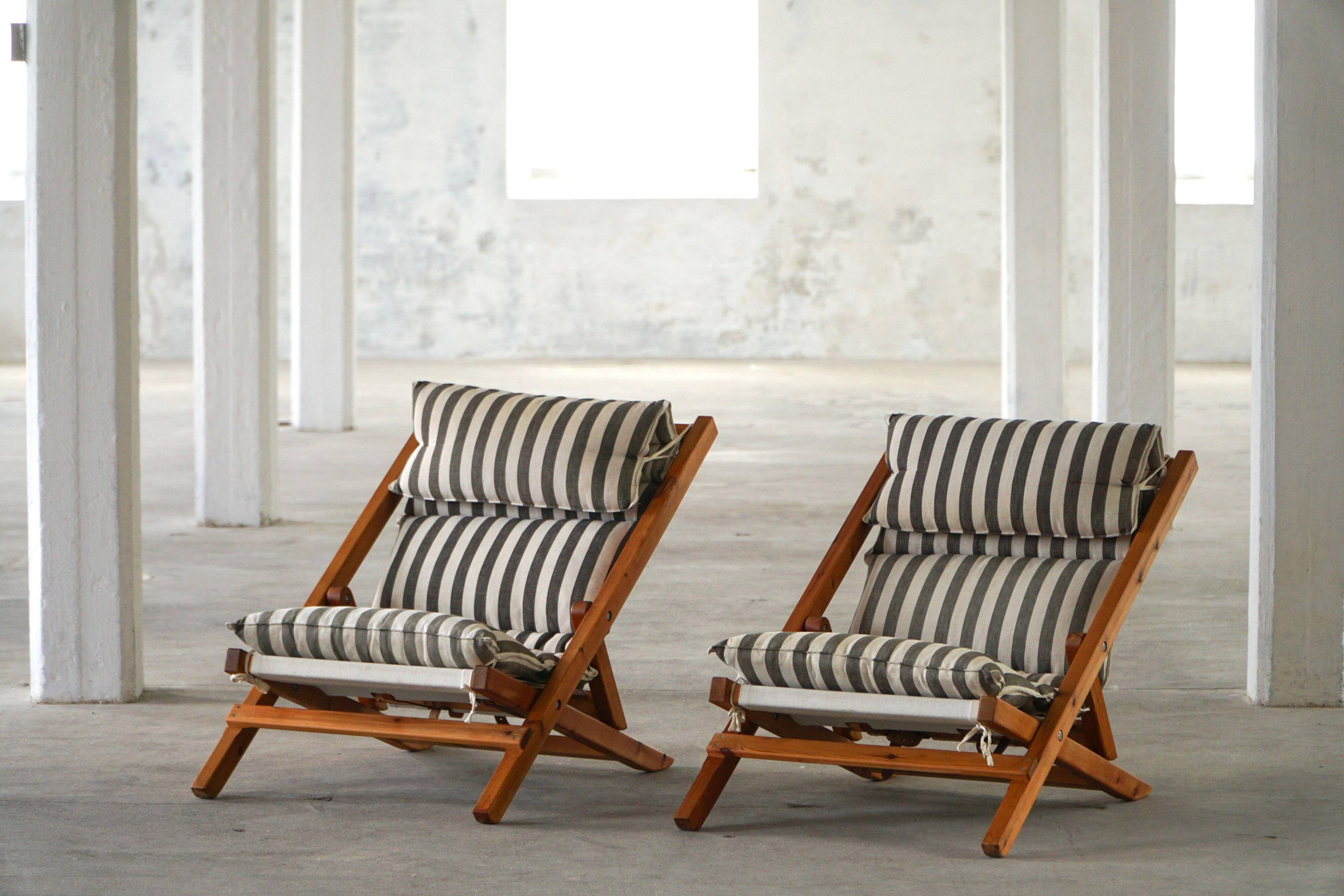 Mid-century dining/lounge chairs in pine and striped cotton canvas, Denmark, 1970s.
