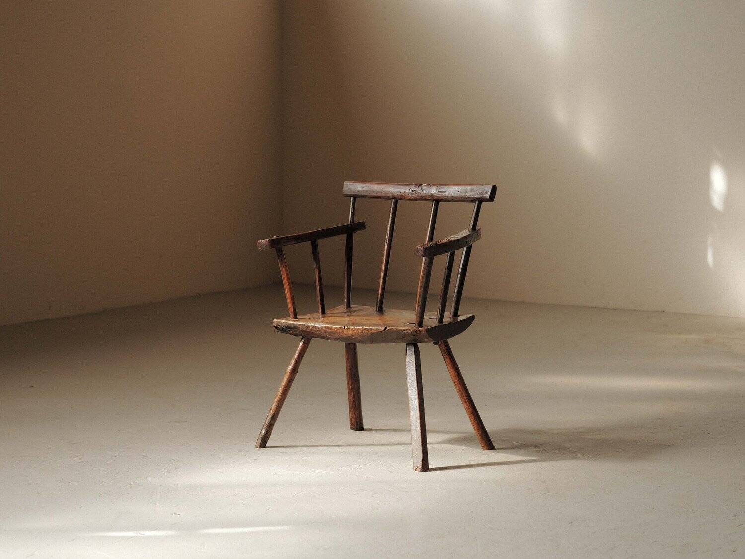 Fauteuil en bois massif, art populaire, Royaume-Uni , XIXᵉ siècle
