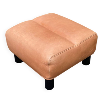 Scandinavian pouf design in brown leather, made in Switzerland by De Sede.