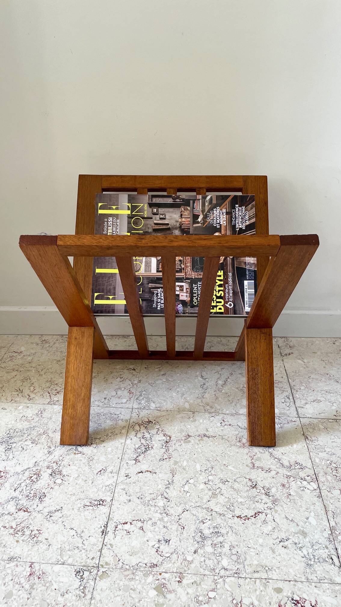 Vintage design geometric magazine rack