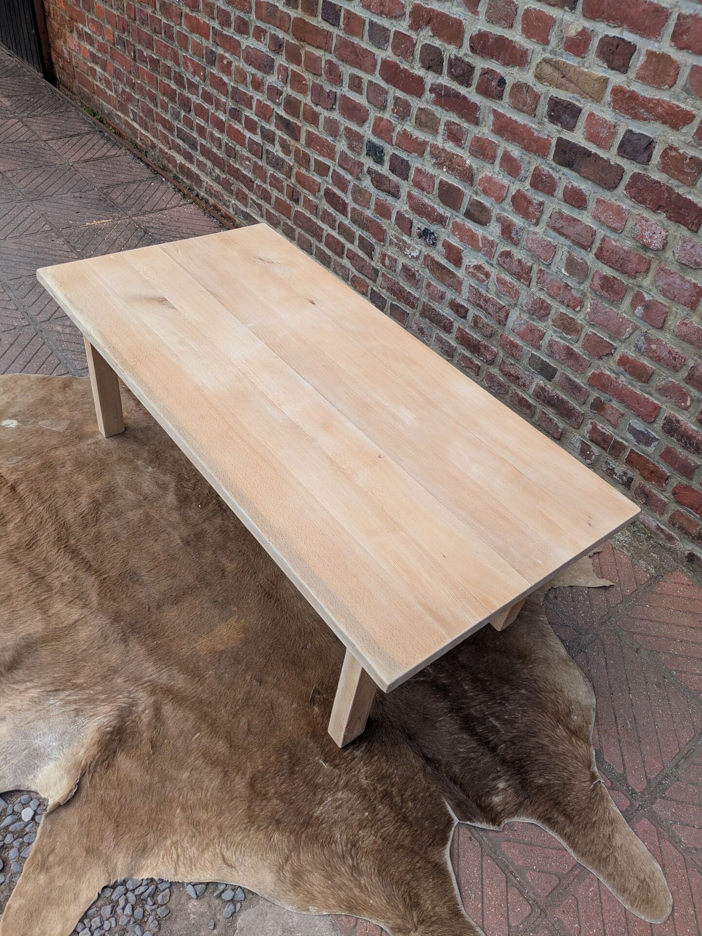 Table basse en hêtre brut