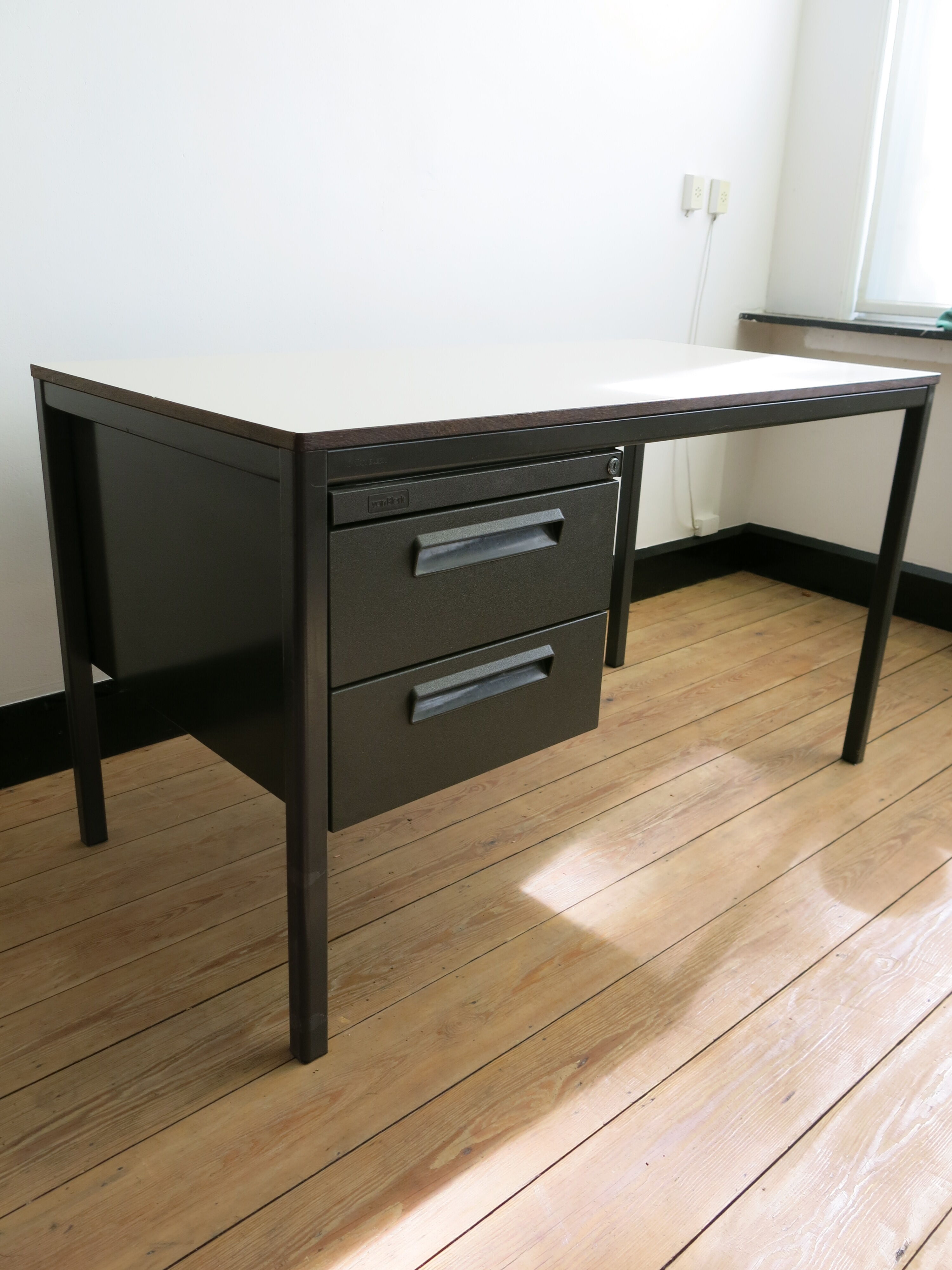 Van Blerk industrial office in steel and formica