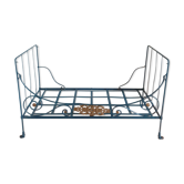 Wrought iron child bench bed