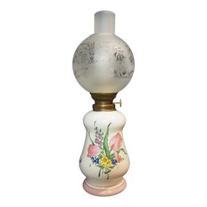 Lampe à pétrole concave
