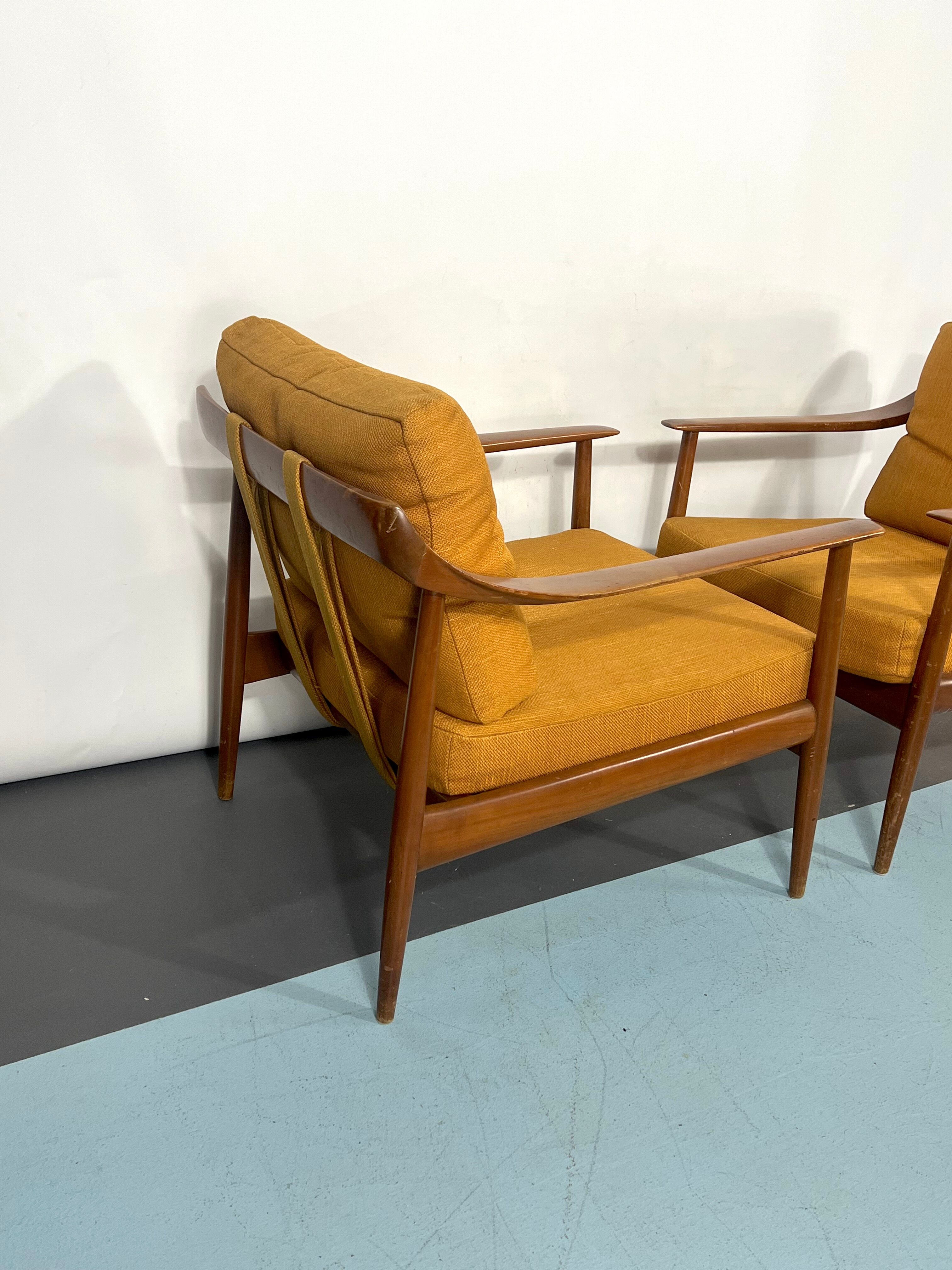Mid-century modern pair of Walter Knoll armchairs model 550 from 50s